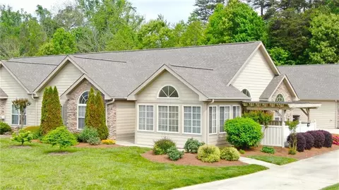 4271 Plantation Ridge Ln, Greensboro, NC 27409