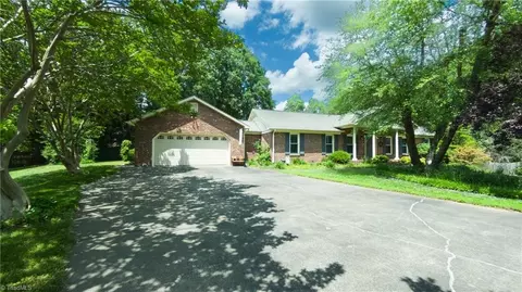 7209 Saddle Creek Dr, Kernersville, NC 27284