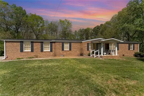 5013 Friendship Circle Rd, East Bend, NC 27018