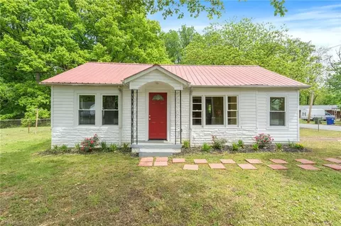 100 Hilton St, Lexington, NC 27292