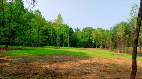 7 8 Mountain View Rd, King, NC 27021