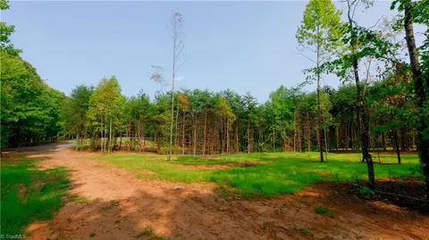 7 8 Mountain View Rd, King, NC 27021 photo 3