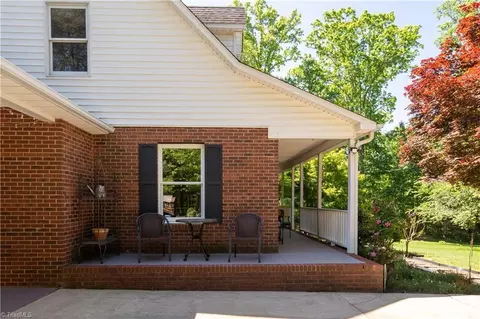 1033 Orchard St, King, NC 27021 photo 4