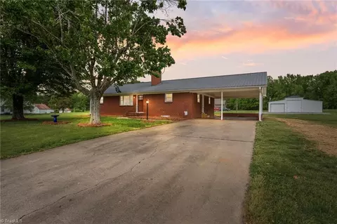 1738 Friendship Church Rd, Lexington, NC 27295