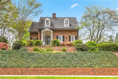 1221 Briarcliff Rd, Greensboro, NC 27408