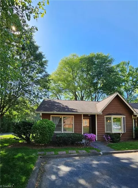 696 Rock Garden Cir, Winston Salem, NC 27104