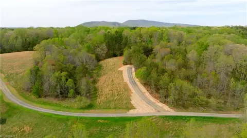 2 Thomas Farm Rd, King, NC 27021