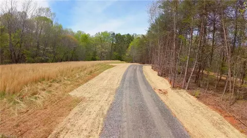 2 Thomas Farm Rd, King, NC 27021 photo 16