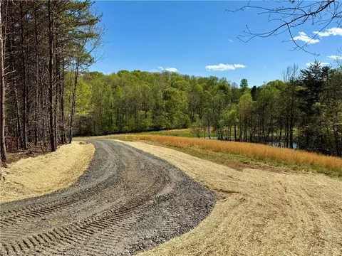 2 Thomas Farm Rd, King, NC 27021 photo 17
