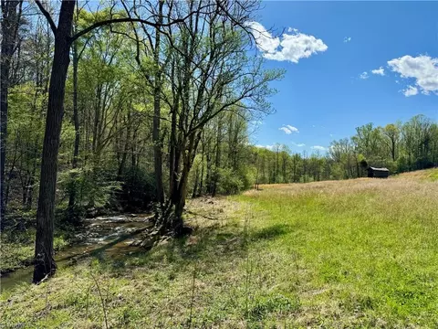 2 Thomas Farm Rd, King, NC 27021 photo 3