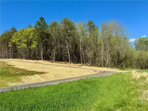 2 Thomas Farm Rd, King, NC 27021 photo 15