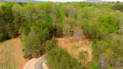 2 Thomas Farm Rd, King, NC 27021 photo 2