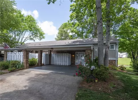 624 Riverbend Dr, Advance, NC 27006