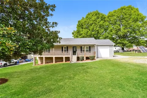 4123 Beaumont Dr, Sophia, NC 27350