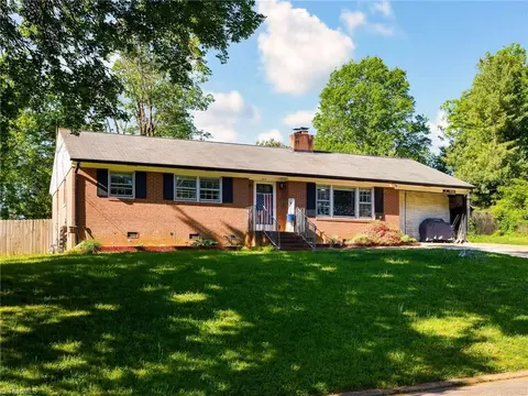 402 Idlewild Dr, Lexington, NC 27295