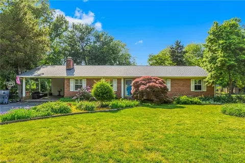 1406 Lambs Ln, Kernersville, NC 27284