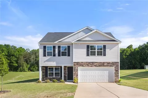 140 Nova Ln, King, NC 27021