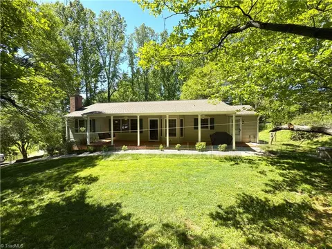 191 Valleyview St, Elkin, NC 28621