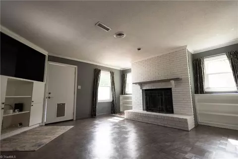 Living - 3607 Stonehurst Pl, High Point, NC 27265 photo 4 of 6
