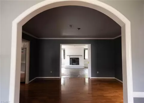 Living - 3607 Stonehurst Pl, High Point, NC 27265 photo 2 of 6