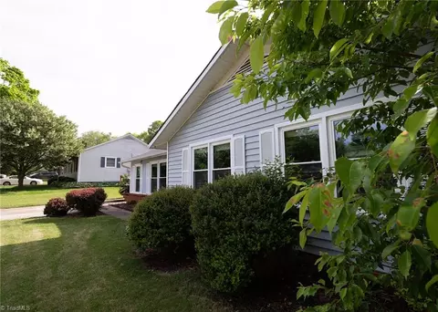Exterior - 3607 Stonehurst Pl, High Point, NC 27265 photo 2 of 3