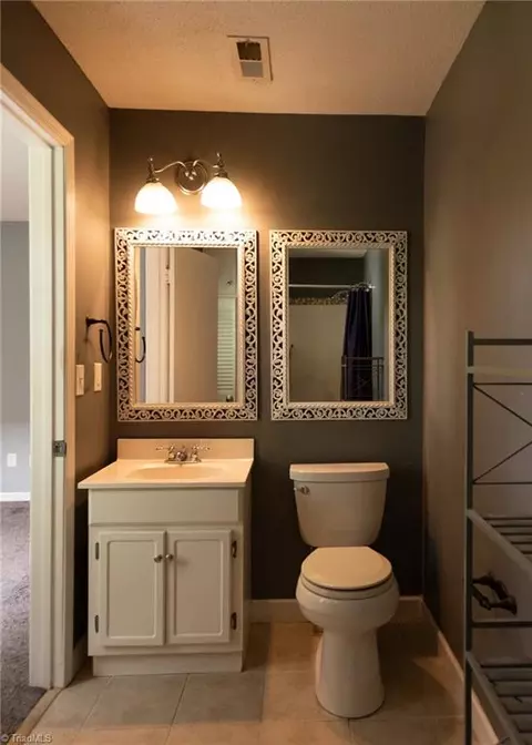 Bath - 3607 Stonehurst Pl, High Point, NC 27265 photo 1 of 1