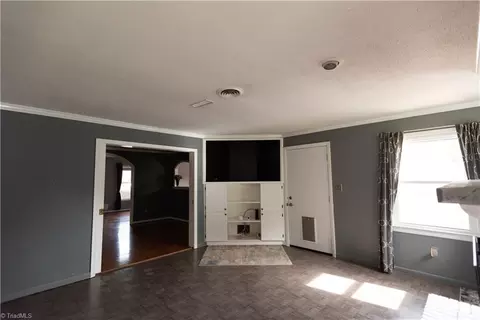 Living - 3607 Stonehurst Pl, High Point, NC 27265 photo 5 of 6