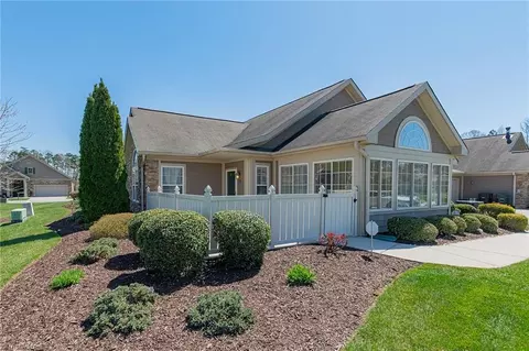 32 Pitlockry Pl, Greensboro, NC 27407