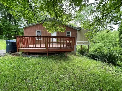 305 2nd St E, Lexington, NC 27292