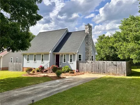 4 Pear Tree Ct, Greensboro, NC 27401