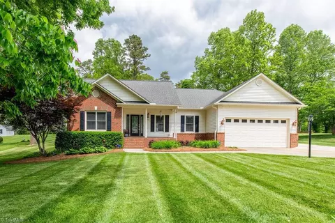 2160 Brookshire Ct, Sophia, NC 27350