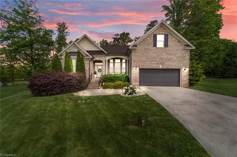 8898 Bakersfield Dr, Kernersville, NC 27284