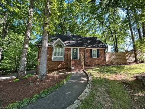 6804 Fox Horn Cir, Pfafftown, NC 27040