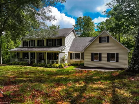 211 Service Rd, Pilot Mountain, NC 27041