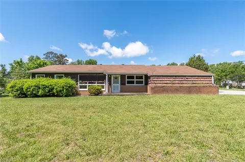 732 Salem St, Thomasville, NC 27360
