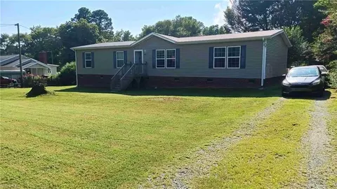 6463 Georgia Dr, Randleman, NC 27317