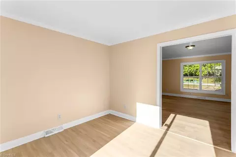 Living - 3227 Loftyview Dr, High Point, NC 27260 photo 5 of 10
