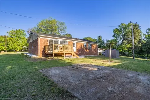 Exterior - 3227 Loftyview Dr, High Point, NC 27260 photo 5 of 8