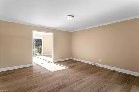 Living - 3227 Loftyview Dr, High Point, NC 27260 photo 4 of 10
