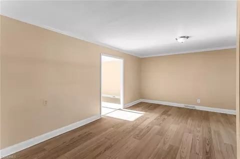 Living - 3227 Loftyview Dr, High Point, NC 27260 photo 6 of 10