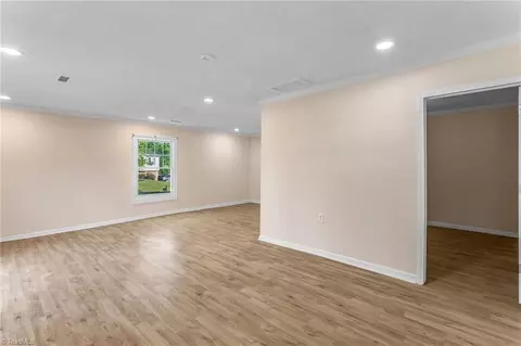 Living - 3227 Loftyview Dr, High Point, NC 27260 photo 7 of 10