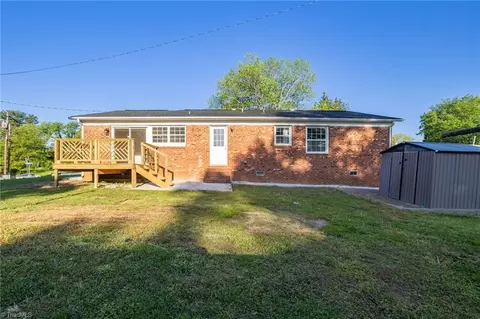Exterior - 3227 Loftyview Dr, High Point, NC 27260 photo 6 of 8