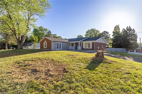 Exterior - 3227 Loftyview Dr, High Point, NC 27260 photo 3 of 8