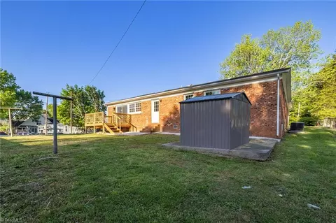 Exterior - 3227 Loftyview Dr, High Point, NC 27260 photo 7 of 8