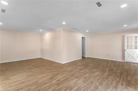 Living - 3227 Loftyview Dr, High Point, NC 27260 photo 8 of 10