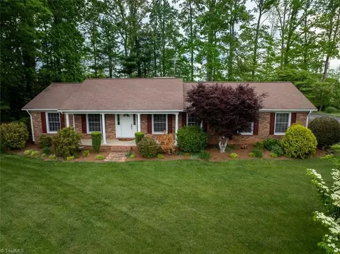 353 Knollwood Dr, Wilkesboro, NC 28697