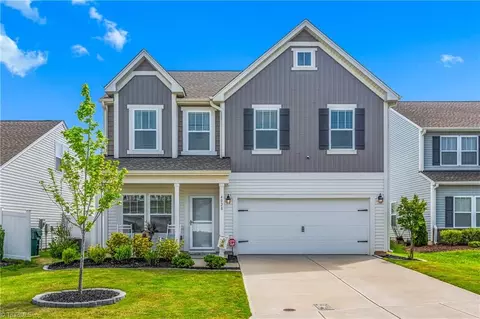 4028 Centerpiece Ct, High Point, NC 27265