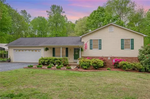 2302 Woodridge Dr, Asheboro, NC 27205