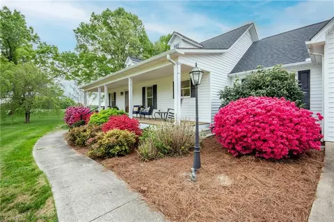 123 Coachman Loop, Statesville, NC 28625