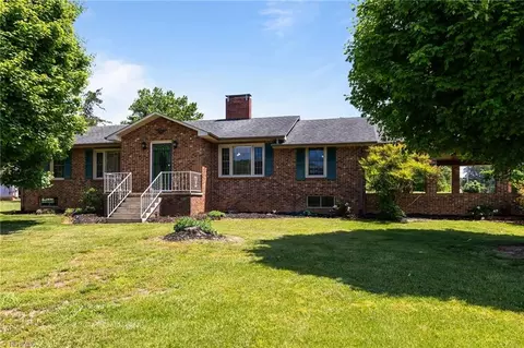 2804 Fox Knob Rd, Jonesville, NC 28642